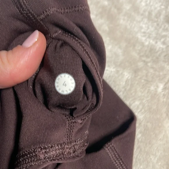 Lululemon Wunder Under full length - Picture 4 of 5